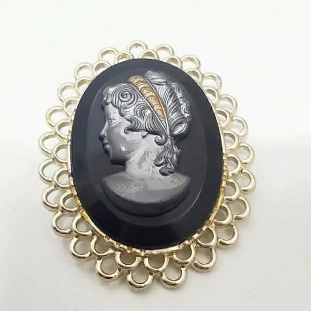 Victorian Style Cameo Brooch Pin with Gold Portrait n Black Background wit Whi🌴